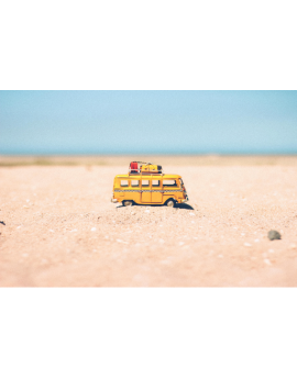 Poster petite voiture sur le sable