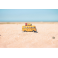 Poster petite voiture sur le sable